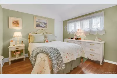 527 Brooklyn Boulevard, Brightwaters, NY 11718 - Photo 17