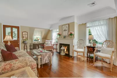 527 Brooklyn Boulevard, Brightwaters, NY 11718 - Photo 5