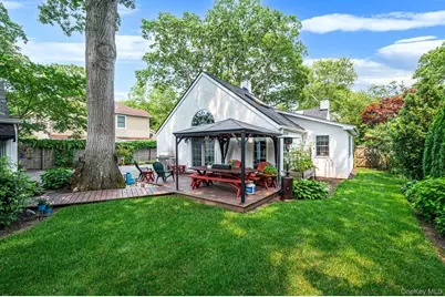 527 Brooklyn Boulevard, Brightwaters, NY 11718 - Photo 29