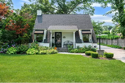 527 Brooklyn Boulevard, Brightwaters, NY 11718 - Photo 1