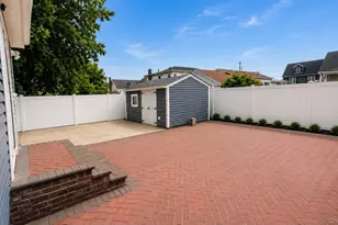 51 E Hollywood Ave, Lindenhurst, NY 11757 - Photo 27