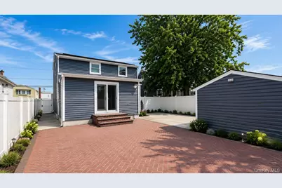 51 E Hollywood Avenue, Lindenhurst, NY 11757 - Photo 29