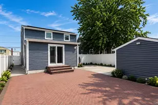 51 E Hollywood Ave, Lindenhurst, NY 11757 - Photo 29