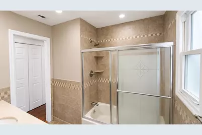 51 E Hollywood Avenue, Lindenhurst, NY 11757 - Photo 13