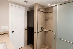 51 E Hollywood Ave, Lindenhurst, NY 11757 - Photo 7