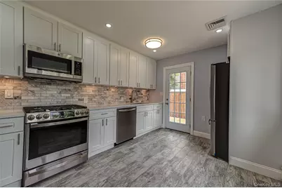 696 Peter Paul Drive, West Islip, NY 11795 - Photo 7