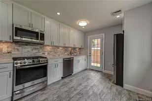 696 Peter Paul Dr, West Islip, NY 11795 - Photo 7