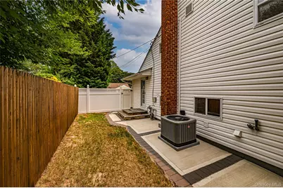 696 Peter Paul Drive, West Islip, NY 11795 - Photo 23