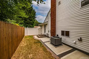 696 Peter Paul Dr, West Islip, NY 11795 - Photo 23