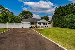 696 Peter Paul Dr, West Islip, NY 11795 - Photo 3