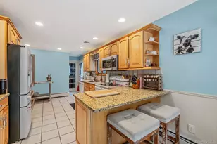 1010 Sipp Ave, Medford, NY 11763 - Photo 13