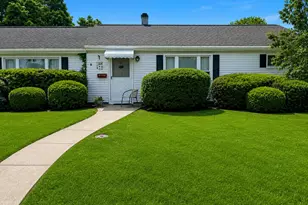43 Plainedge Dr, Bethpage, NY 11714 - Photo 5