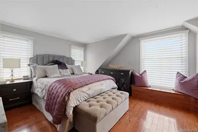 109 Doncaster Road, Malverne, NY 11565 - Photo 15