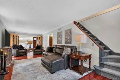 109 Doncaster Road, Malverne, NY 11565 - Photo 3