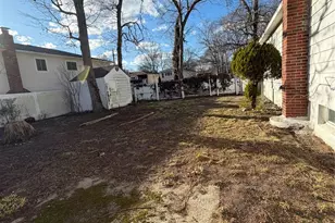 60 Webb Ave, Patchogue, NY 11772 - Photo 13