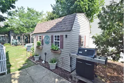 48 Barnyard Lane, Levittown, NY 11756 - Photo 19