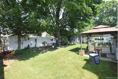 48 Barnyard Lane, Levittown, NY 11756 - Photo 17