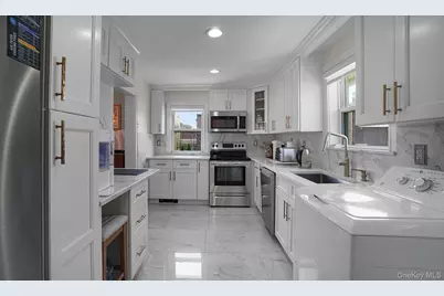 18 Edgewood Avenue, Yonkers, NY 10704 - Photo 9