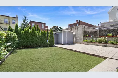 18 Edgewood Avenue, Yonkers, NY 10704 - Photo 25
