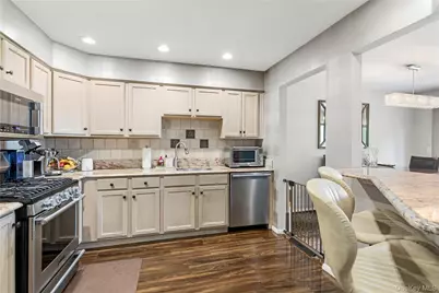 9 Pleasant Lane, Bay Shore, NY 11706 - Photo 3