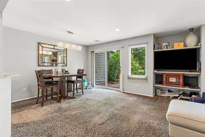9 Pleasant Lane, Bay Shore, NY 11706 - Photo 5