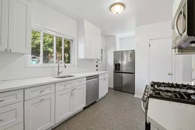 220-222 Carol Avenue, Pelham, NY 10803 - Photo 25