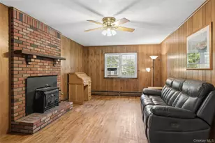 49 Old Town Ln, Huntington, NY 11743 - Photo 17