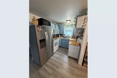 272 Davenport, Lindenhurst, NY 11757 - Photo 5