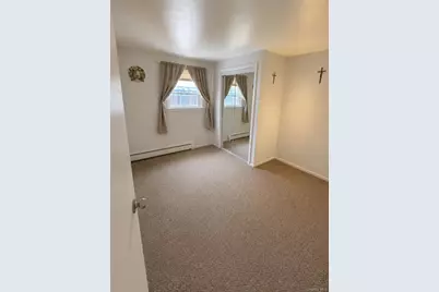 272 Davenport, Lindenhurst, NY 11757 - Photo 9