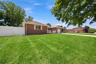 32 Lake Ave, Deer Park, NY 11729 - Photo 25