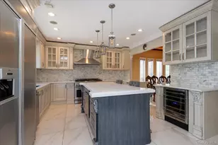 81-03 192nd St, Jamaica, NY 11432 - Photo 11