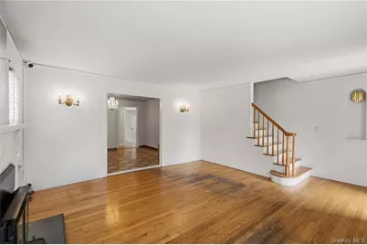 19 Chestnut Street, Glen Cove, NY 11542 - Photo 5