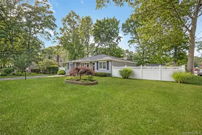 281 Thrift Street, Ronkonkoma, NY 11779 - Photo 5