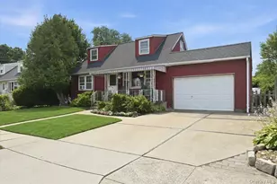 256 N Beech St, Massapequa, NY 11758 - Photo 3