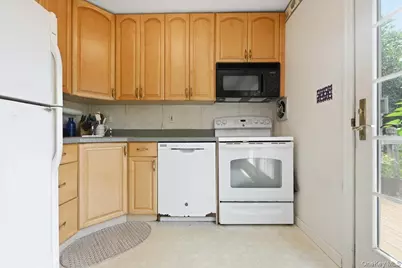 256 N Beech Street, Massapequa, NY 11758 - Photo 11