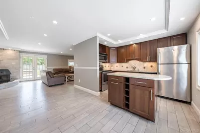 36 Balsam Drive, Medford, NY 11763 - Photo 5