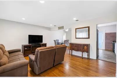 437 Commack Road, Islip, NY 11751 - Photo 13