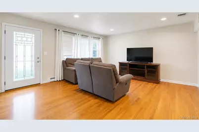 437 Commack Road, Islip, NY 11751 - Photo 15