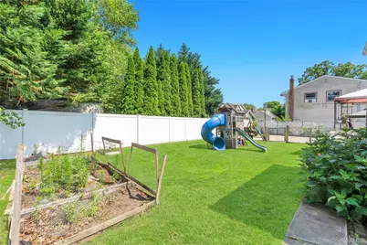 437 Commack Road, Islip, NY 11751 - Photo 5
