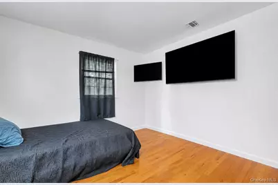 437 Commack Road, Islip, NY 11751 - Photo 27