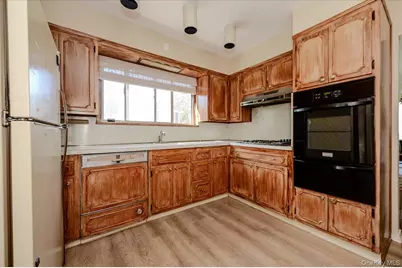 1080 Roselle Place, Woodmere, NY 11598 - Photo 9