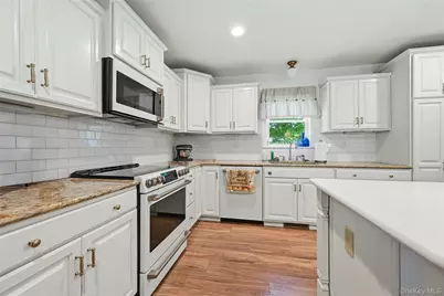 1407 Middle Road #277, Calverton, NY 11933 - Photo 9