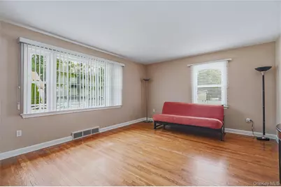 2 Hennessey Place, Poughkeepsie, NY 12601 - Photo 3