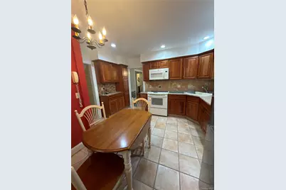 44 Muirfield Road, Rockville Centre, NY 11570 - Photo 9