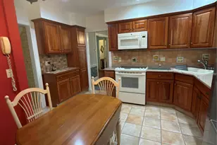 44 Muirfield Rd, Rockville Centre, NY 11570 - Photo 9
