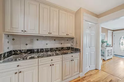 835 Pease Lane, West Islip, NY 11795 - Photo 17