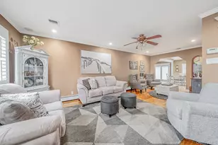 835 Pease Ln, West Islip, NY 11795 - Photo 11