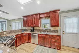 835 Pease Ln, West Islip, NY 11795 - Photo 21