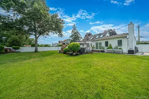 835 Pease Ln, West Islip, NY 11795 - Photo 7