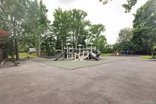72 Edgewater Park Dr, Bronx, NY 10465 - Photo 33